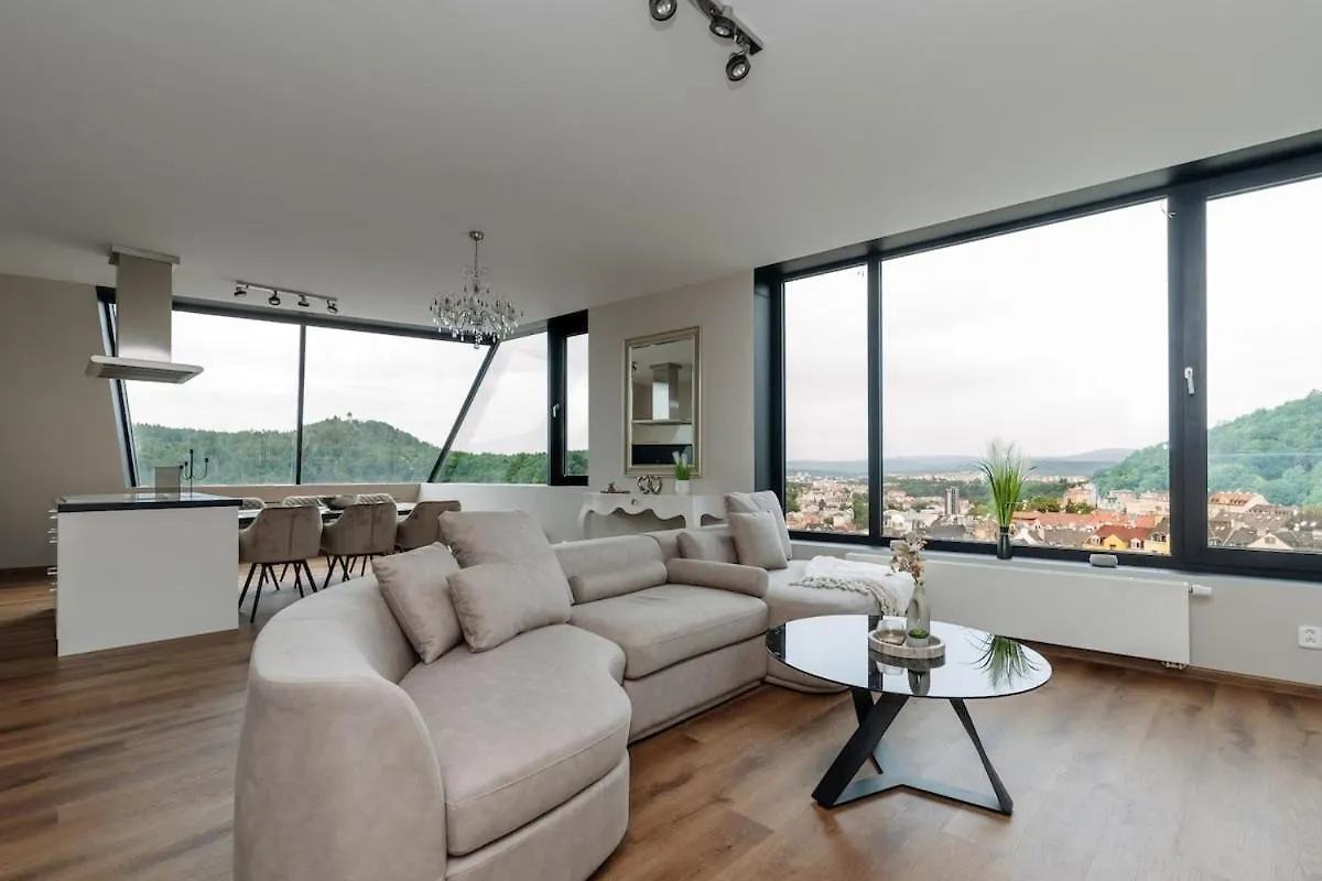 カルロヴィ・ヴァリUnique Penthouse With Terrace And Exceptional Viewアパートメント 0*, カルロヴィ・ヴァリ チェコ