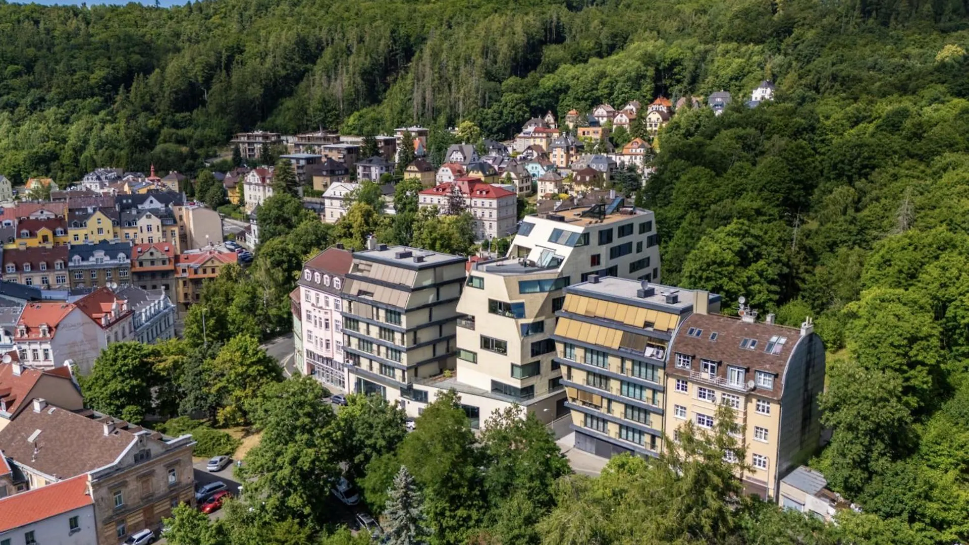 アパート カルロヴィ・ヴァリUnique Penthouse With Terrace And Exceptional Viewアパートメント